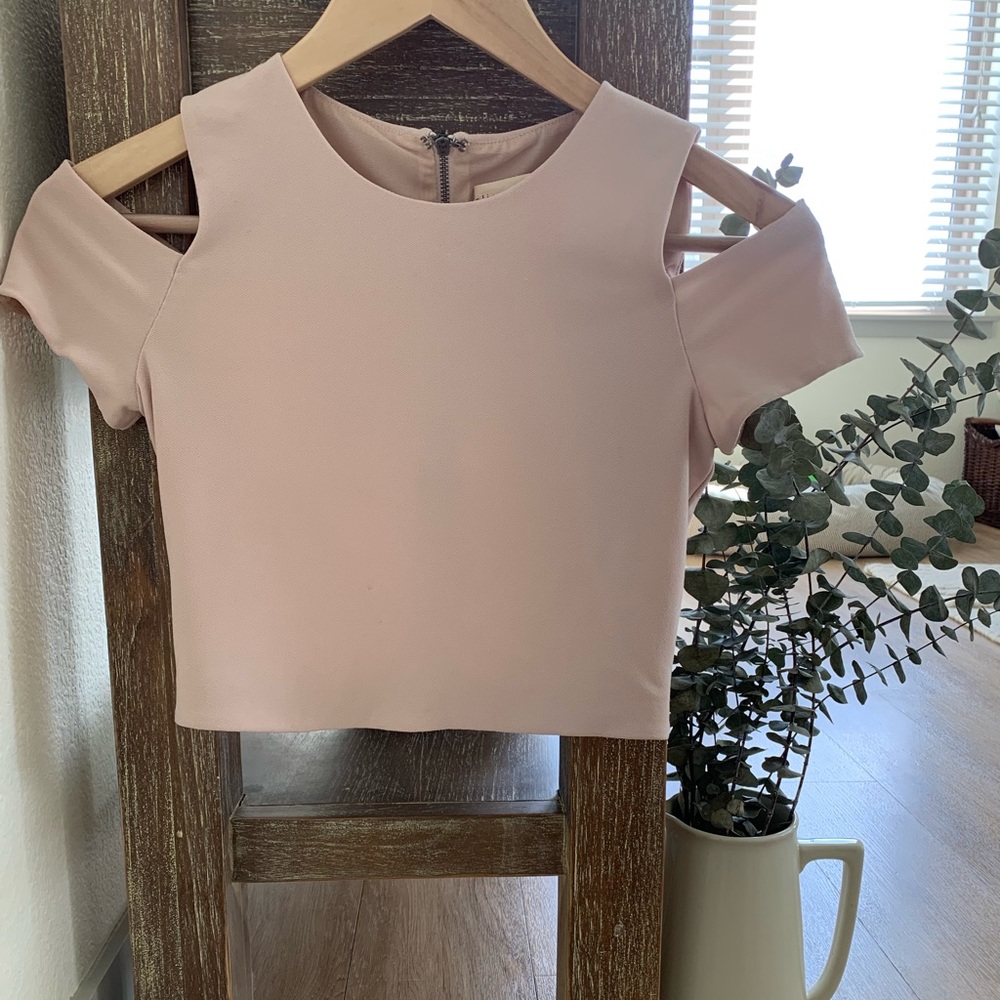 Alice + Olivia | Vicki Cold Shoulder Top